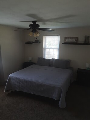5 bedrooms, desk, iron/ironing board, WiFi