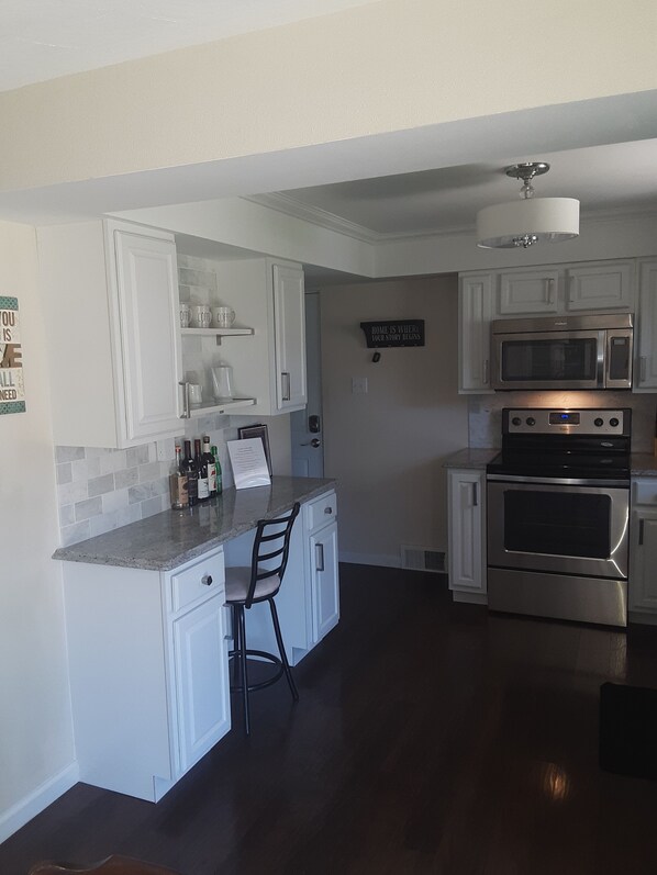 Fridge, microwave, oven, stovetop - Walking distance to Breese Legion and Main st (Breese)