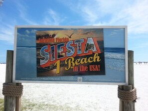 Exterior - 5 minutes drive to nr. Siesta Key 2BR /1BA condo.Sienna Park.heated pool (Sarasota)