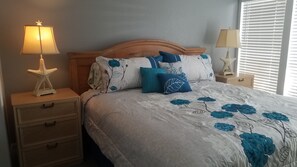 2 bedrooms, iron/ironing board, Internet - 5 minutes drive to nr. Siesta Key 2BR /1BA condo.Sienna Park.heated pool (Sarasota)