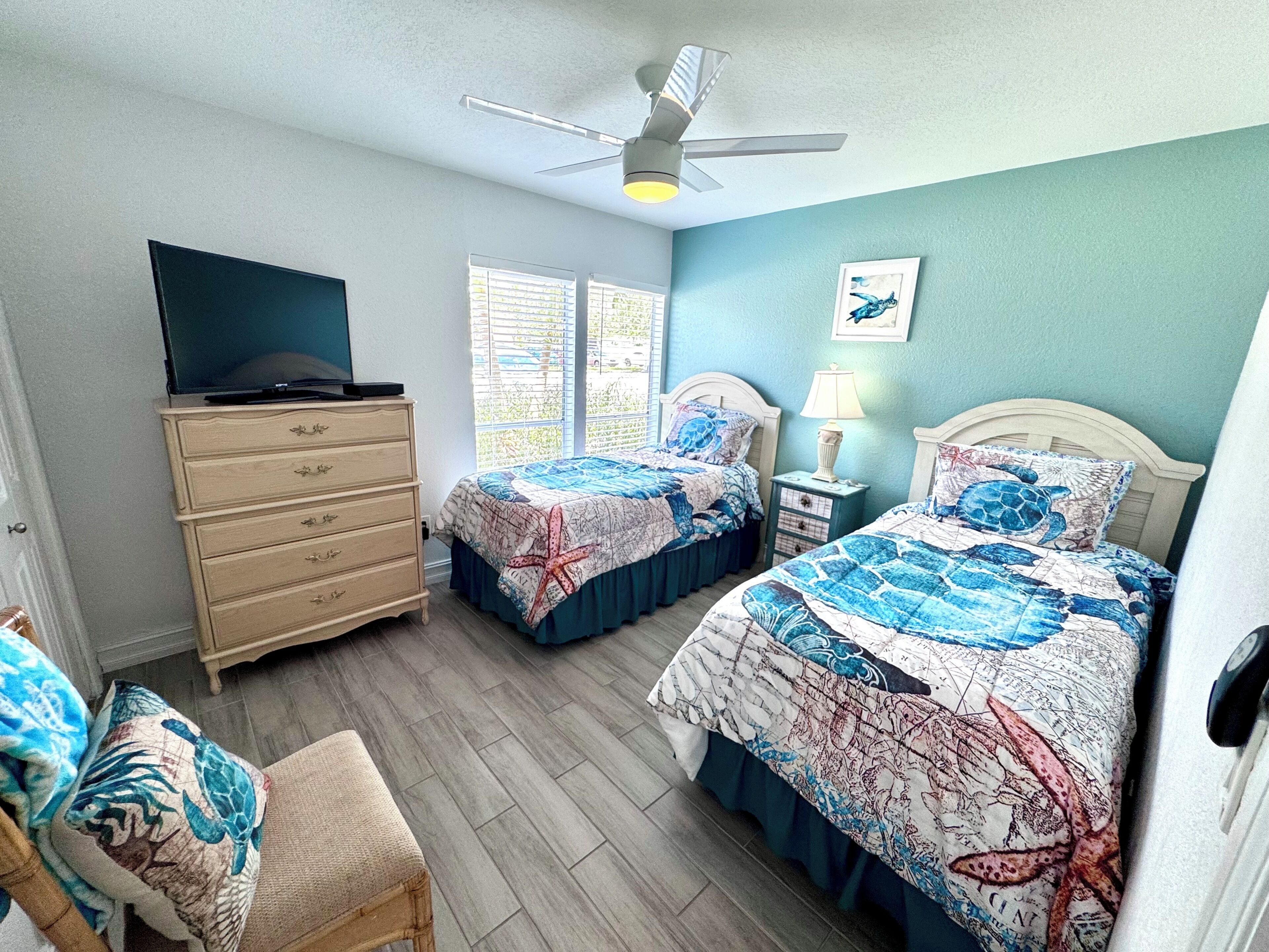 2 bedrooms, iron/ironing board, internet