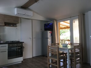 ثلاجة، ميكروويف، فرن، موقد طهي مسطح