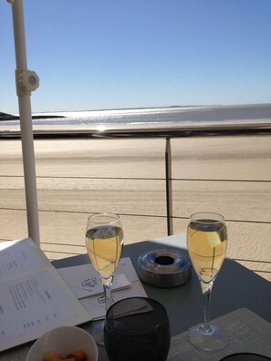 تناول الطعام بالخارج