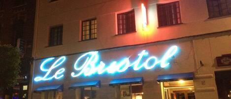 Façade de l’hébergement - soirée/nuit