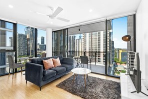 Appartement, 1 très grand lit | Coin séjour