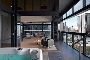 Indoor spa tub