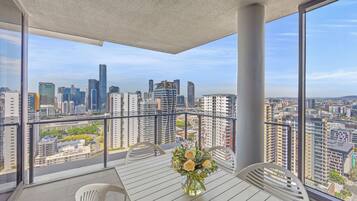 Căn hộ Executive, 3 phòng ngủ | Hiên