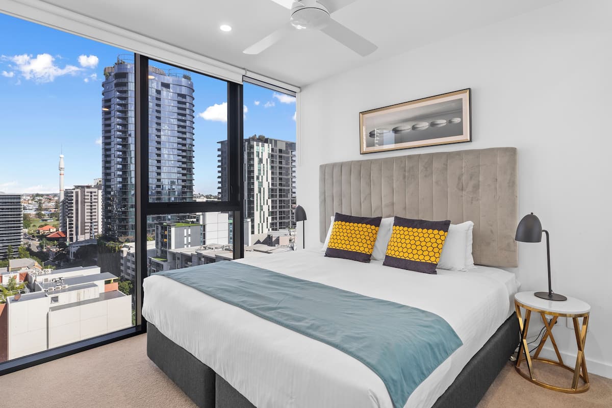 3 bedrooms, soundproofing, iron/ironing board, free WiFi