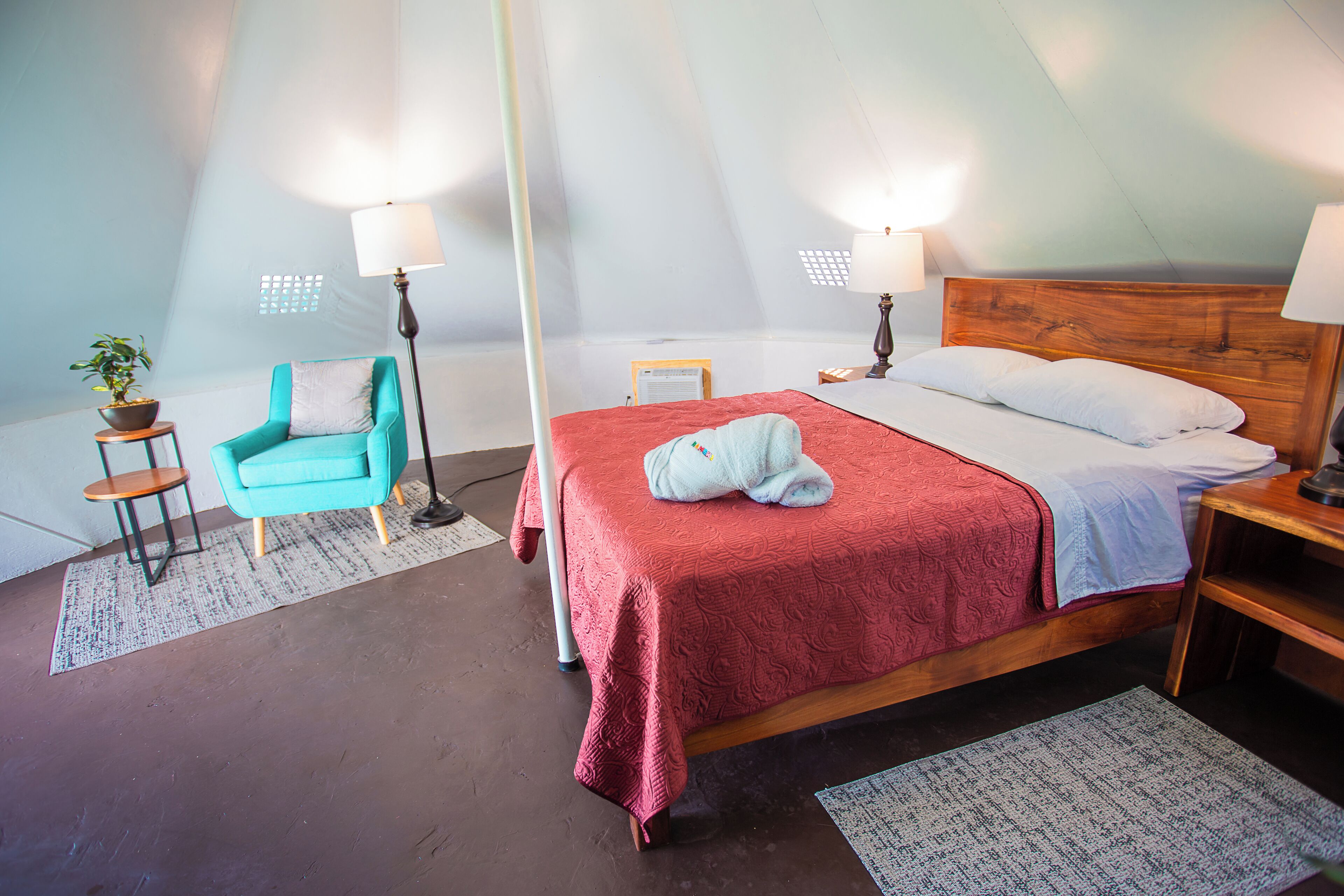 Standard-telttamajoitus | Yksilöllisesti sisustettu, vuodevaatteet