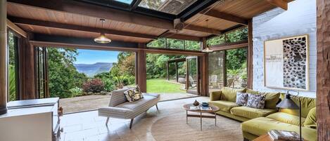 Televisión, chimenea