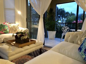 Living area - North Naples apartment (Naples)