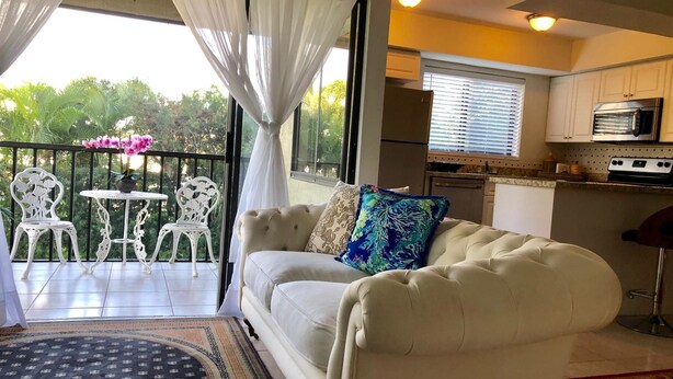 Interior detail - North Naples apartment (Naples)