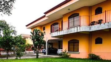 Mặt tiền nơi lưu trú