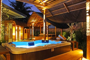 Outdoor spa tub - Balai Princesa (Puerto Princesa)