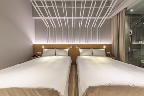 1 bedroom, down comforters, blackout drapes, iron/ironing board - Hotel PIN Jiaoxi (Jiaoxi)
