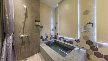 Separate bathtub and shower, spring water bathtub, rainfall showerhead