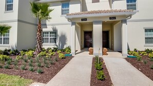 Townhome, 4 Bedrooms | Front of property
