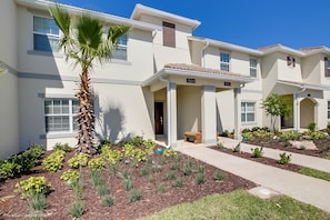 Townhome, 4 Bedrooms | Front of property