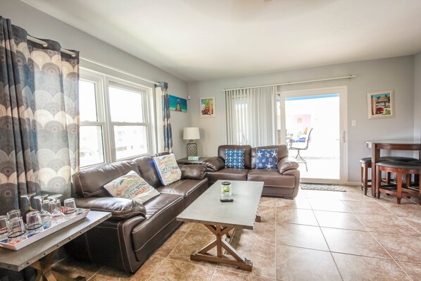 Condo, 2 Bedrooms | Living area