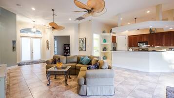 House, 3 Bedrooms | Living area | LED TV, Netflix, Hulu, streaming services