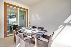 Townhome, 4 Bedrooms | In-room dining