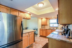 Condo, 3 chambres | Cuisine privée | Cafetière-théière, mélangeur, vaisselle et ustensiles