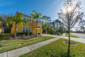 Rumah, 4 kamar tidur | Bagian depan properti