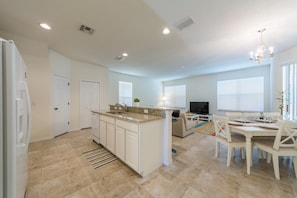 House, 4 Bedrooms | Private kitchen | Cookware/dishes/utensils