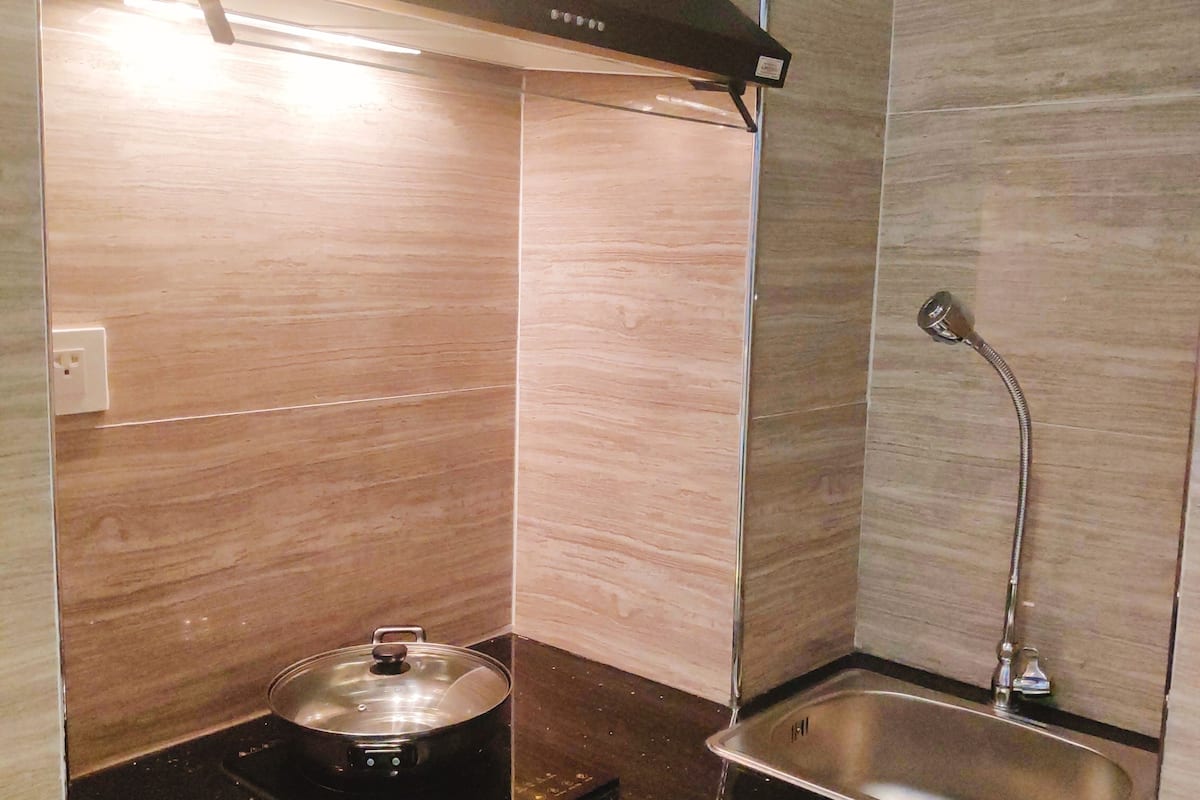 executive room, lake view (with kitchen) | in-room safe, desk, iron/ironing board, free wifi