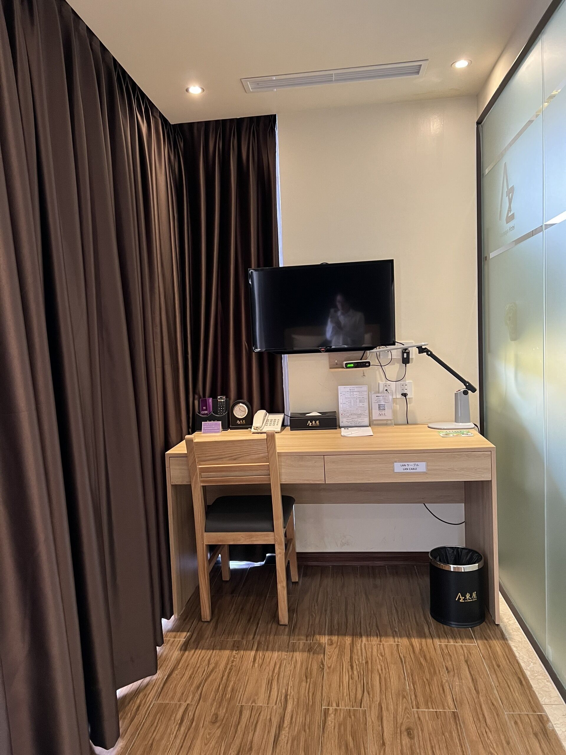 deluxe room | in-room safe, desk, iron/ironing board, free wifi