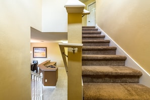House, 4 Bedrooms | Staircase