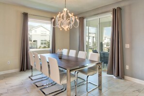 House, 6 Bedrooms | Dining