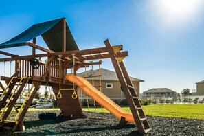 Σπίτι σε Συγκρότημα Κατοικιών, 3 Υπνοδωμάτια | Παιδική χαρά - εξωτερική