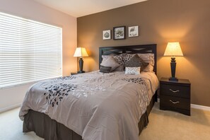 Townhouse, 4 soverom | 4 soverom, skrivebord og internettilgang