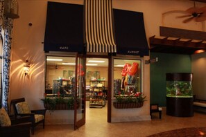 Townhome, 4 Bedrooms | Gift shop