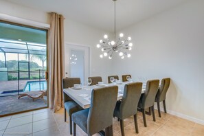 Townhome, 5 Bedrooms | In-room dining