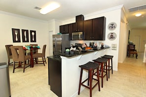House, 5 Bedrooms | Private kitchen | Cookware/dishes/utensils