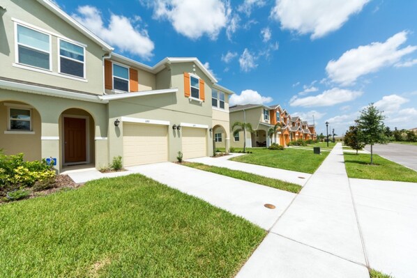 Townhome, 4 Bedrooms | Front of property