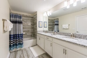 Casa de ciudad, 5 habitaciones | Baño