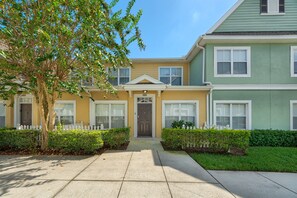 Townhome, 3 Bedrooms | Front of property