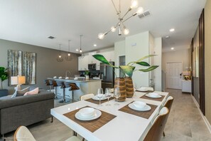 Townhome, 4 Bedrooms | In-room dining