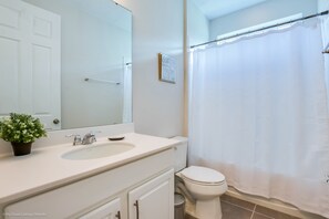 House, 4 Bedrooms | Bathroom