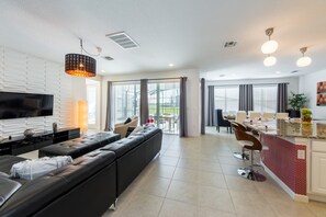 獨棟房屋, 6 間臥室 | 起居區 | 電視