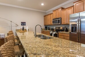 Maison en rangée, 4 chambres | Cuisine privée | Vaisselle et ustensiles