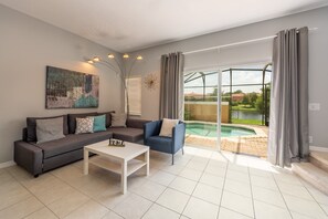 Stadtwohnung, 3 Schlafzimmer | Wohnbereich | Flachbildfernseher