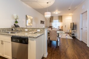 Townhome, 3 Bedrooms | Private kitchen | Cookware/dishes/utensils