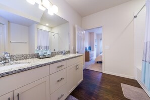 Townhouse, 3 kamar tidur | Kamar mandi