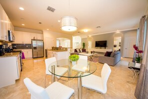 ハウス 5 ベッドルーム | レストラン