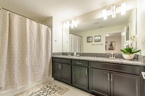 Townhome, 5 Bedrooms | Bathroom