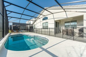 Talo, 4 makuuhuonetta | Uima-allas | Ulkouima-allas